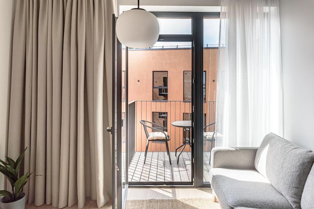 Апартаменти Cozy Japanese Oasis With Balcony, Gramophone, Netflix Аеропорт Вільнюс Екстер'єр фото